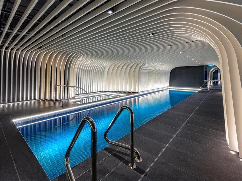 Skye Suites Sídney Exterior foto The pool at the 2018-opened The Standard, East Village