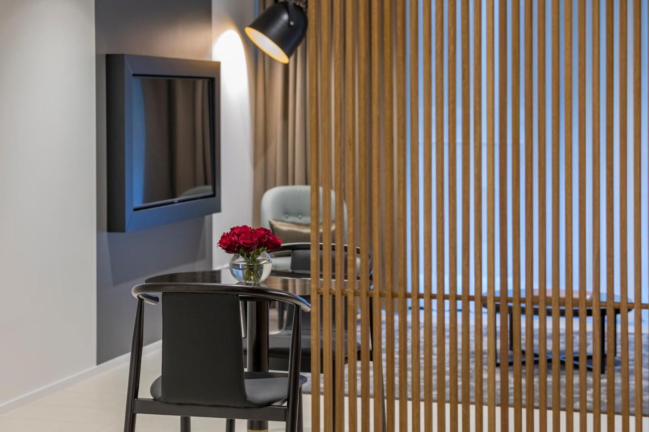 Skye Suites Sídney Exterior foto A room divider