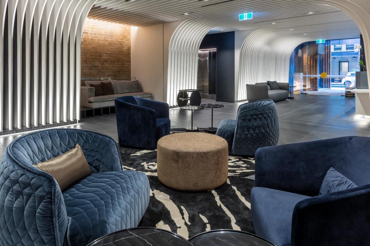 Skye Suites Sídney Exterior foto The lounge at the airport