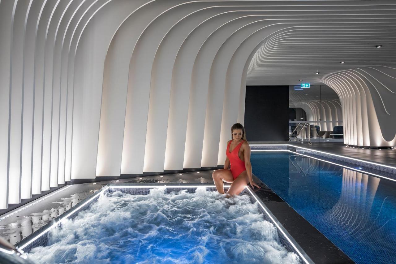 Skye Suites Sídney Exterior foto The spa at The Dorchester